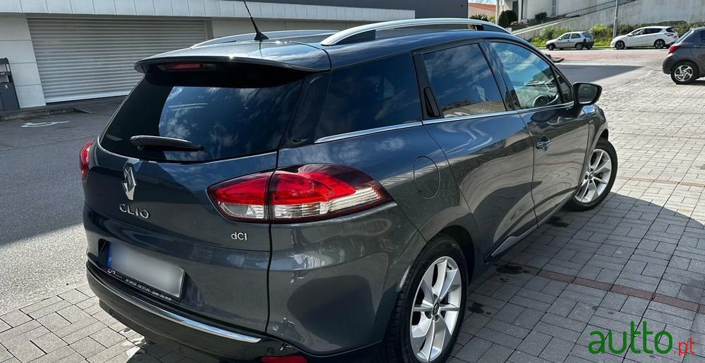 2017' Renault Clio Sport Tourer photo #5