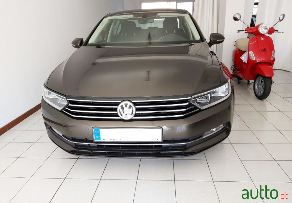 2017' Volkswagen Passat photo #3