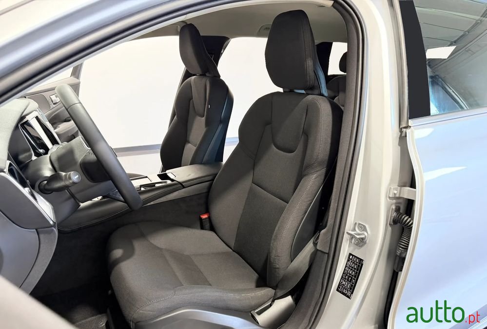 2021' Volvo V60 photo #6