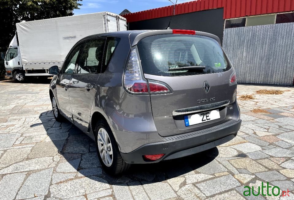 2012' Renault Scenic photo #6