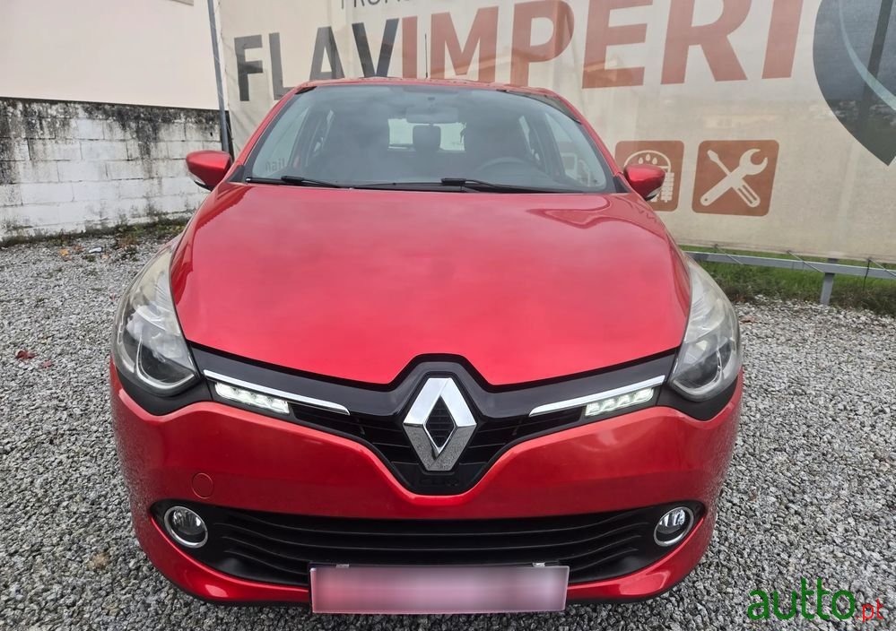 2014' Renault Clio photo #2
