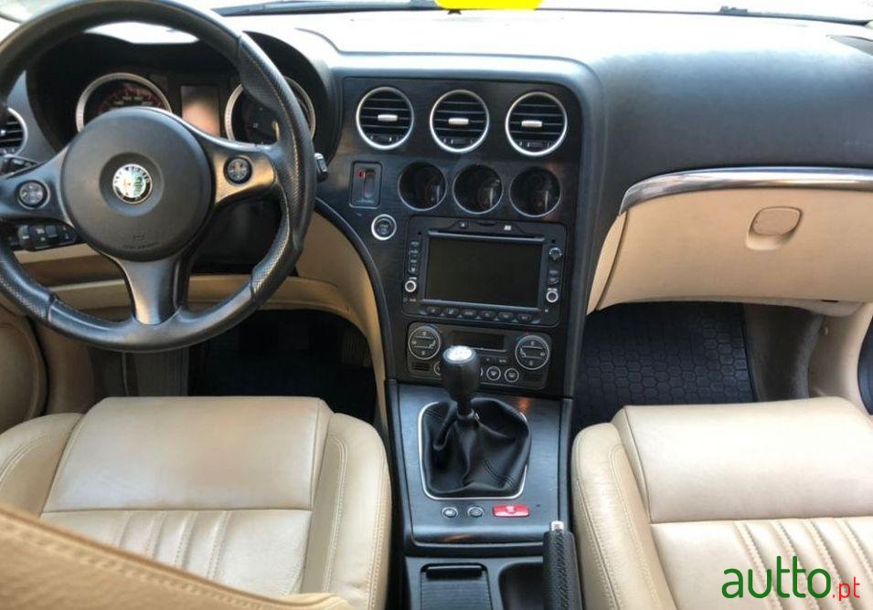 2011' Alfa Romeo 159 Sportwagon photo #4