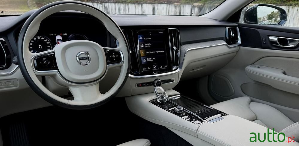 2020' Volvo V60 photo #4