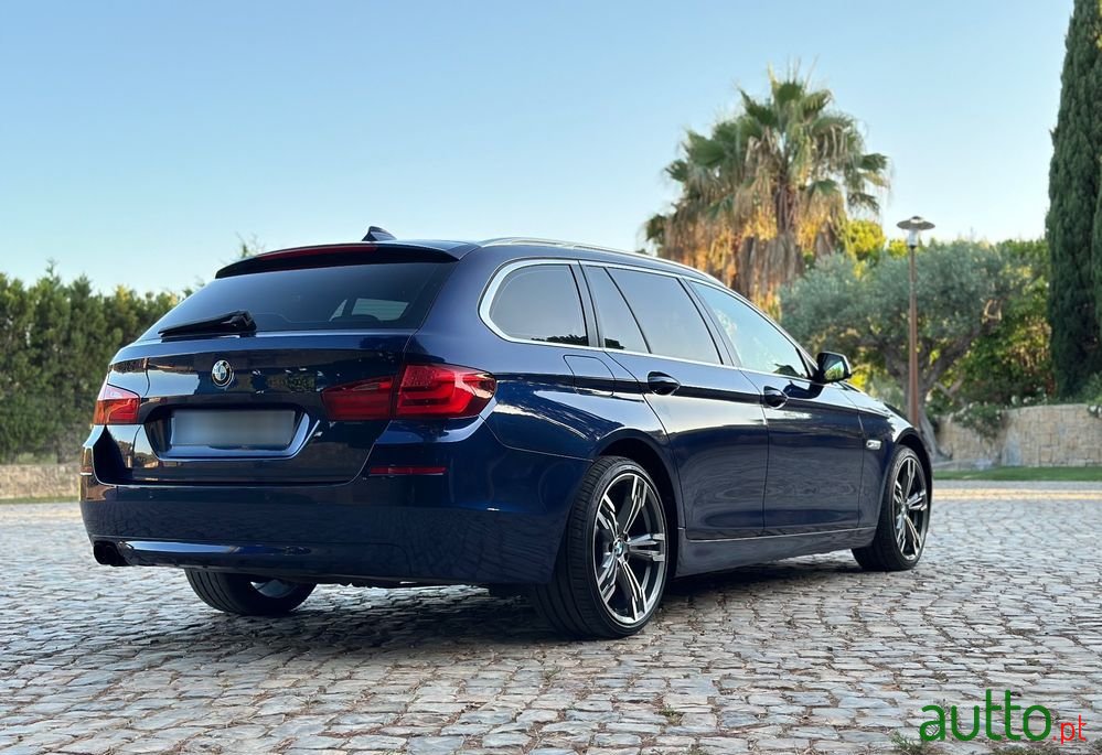 2011' BMW 520 D Exclusive photo #4