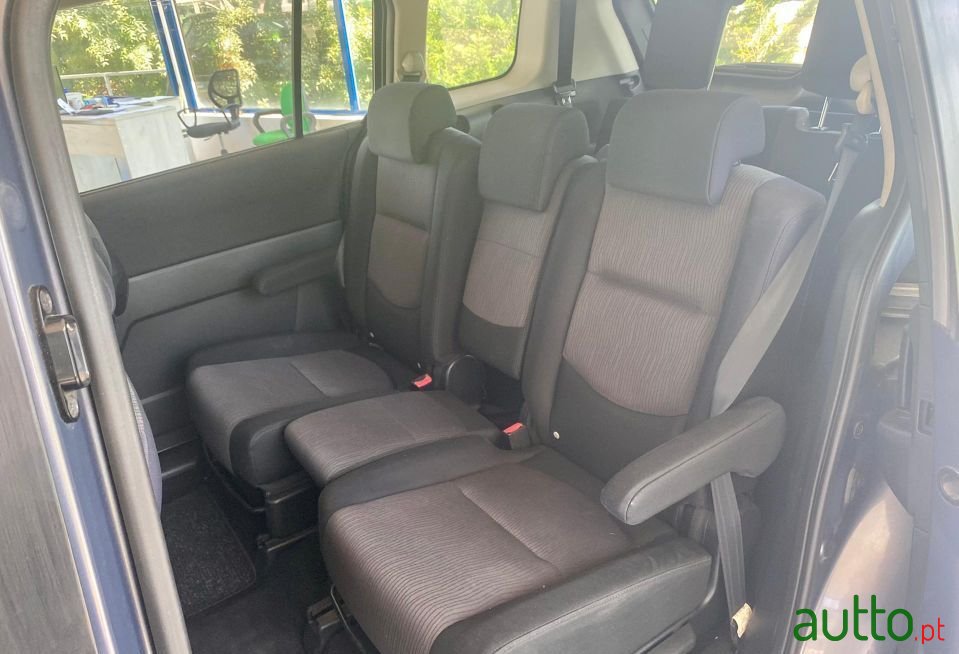 2010' Mazda 5 photo #3