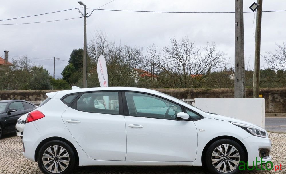 2017' Kia Ceed 1.4 Crdi Nav Line photo #5