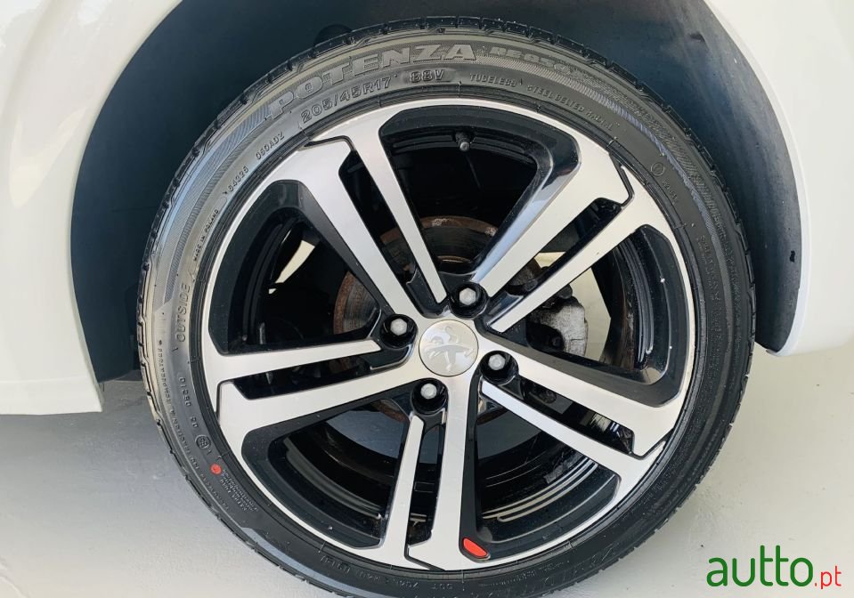 2017' Peugeot 208 photo #6