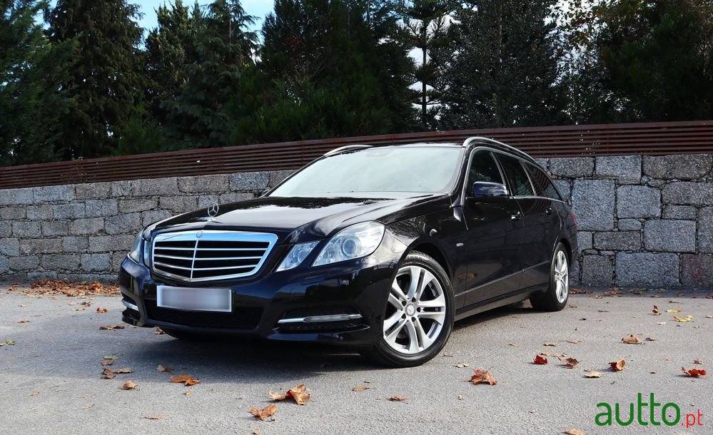 2010' Mercedes-Benz Classe E photo #1