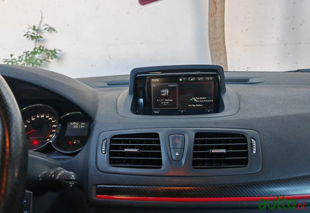 2015' Renault Megane Sport Tourer photo #6