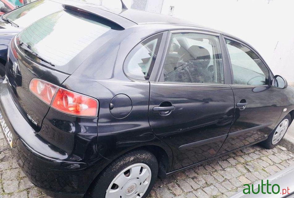 2004' SEAT Ibiza photo #1