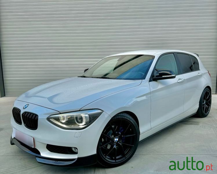 2012' BMW 116 D Line Sport photo #1