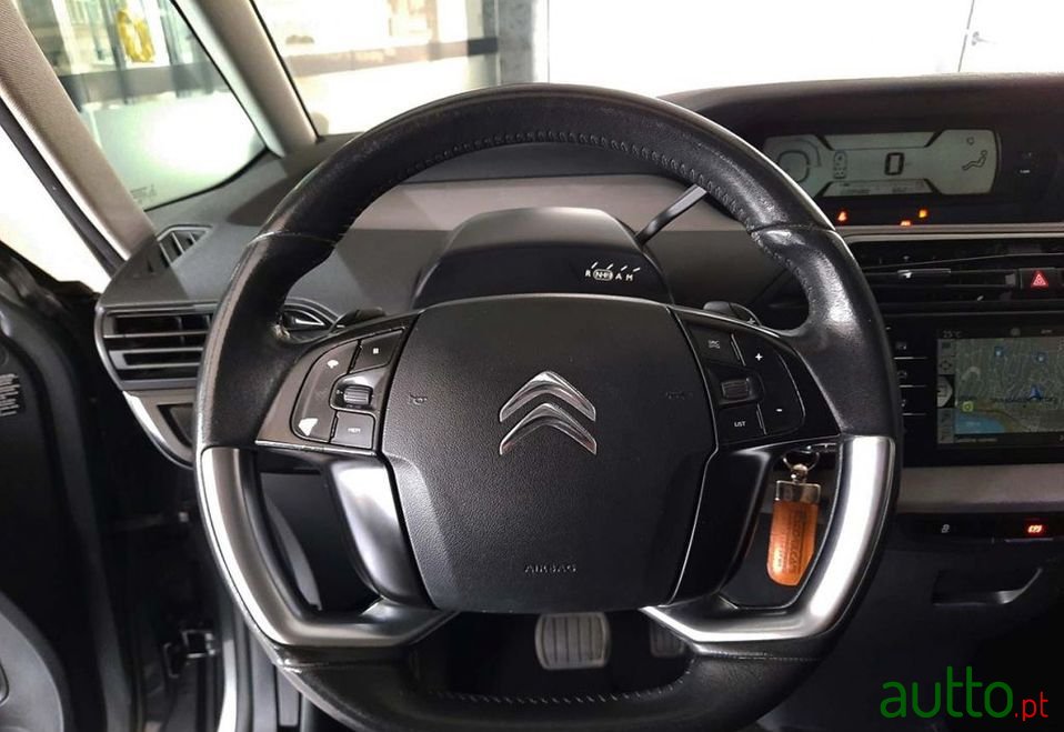 2014' Citroen C4 Grand Picasso photo #6