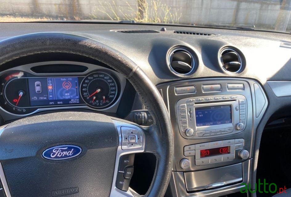 2010' Ford Mondeo Sw photo #1