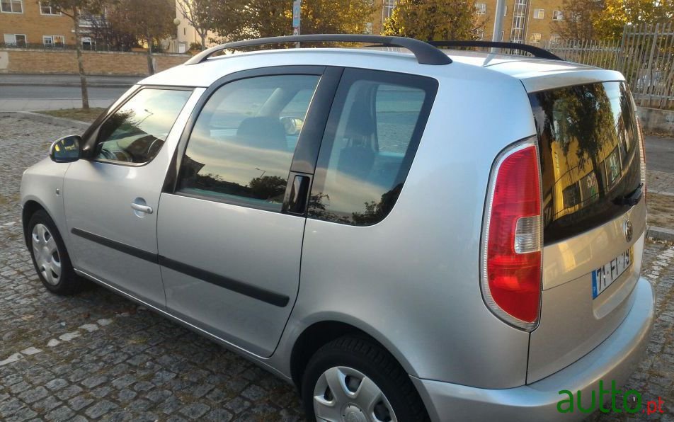 2008' Skoda Roomster 1.2 Htp Style photo #2
