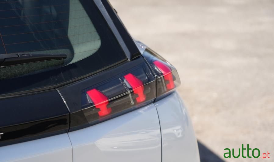 2021' Peugeot 2008 photo #4