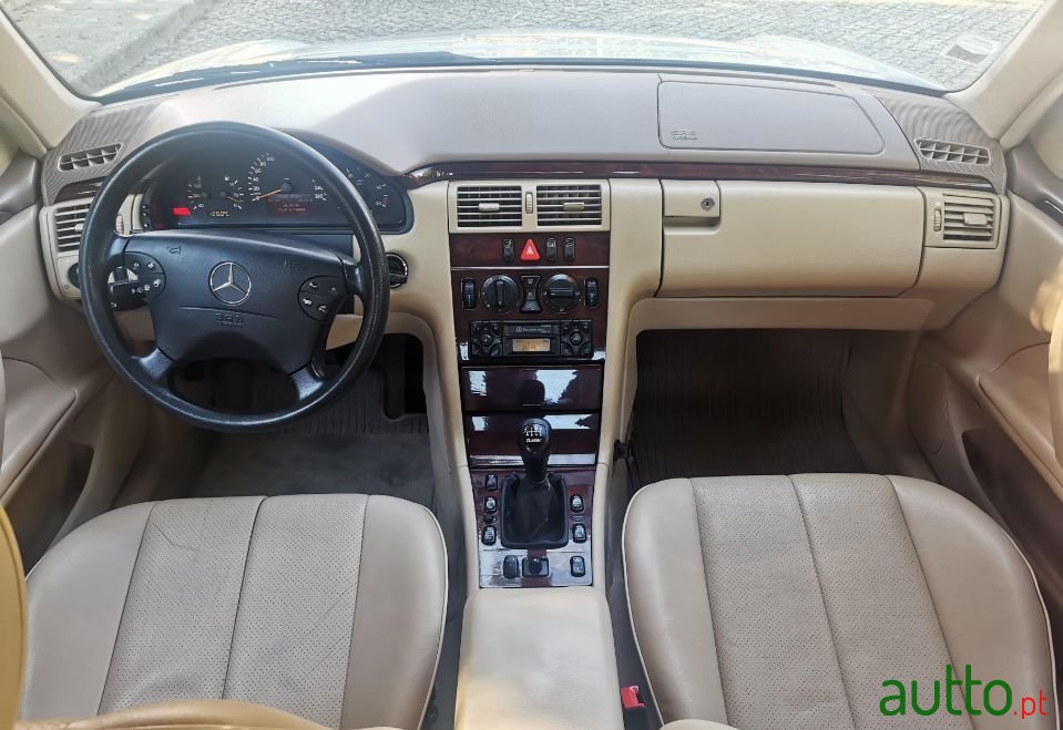 1999' Mercedes-Benz 270 photo #5