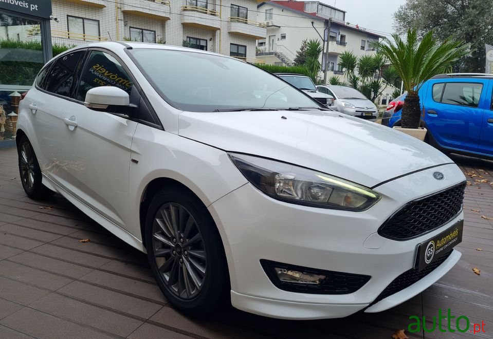 2017' Ford Focus photo #2