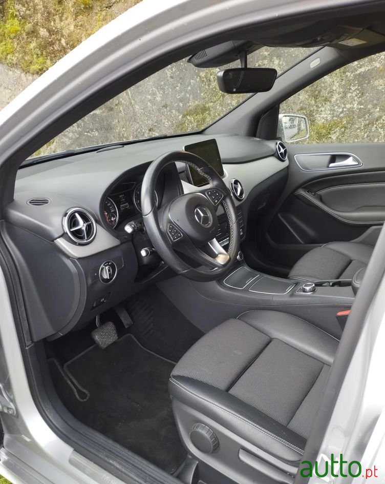 2017' Mercedes-Benz B 180 photo #5
