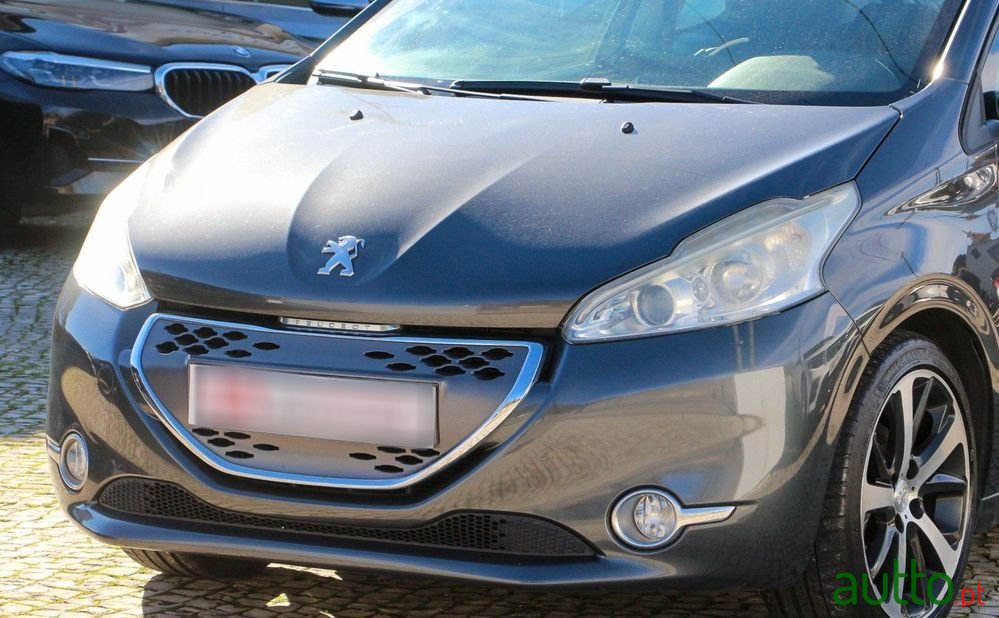 2012' Peugeot 208 photo #6