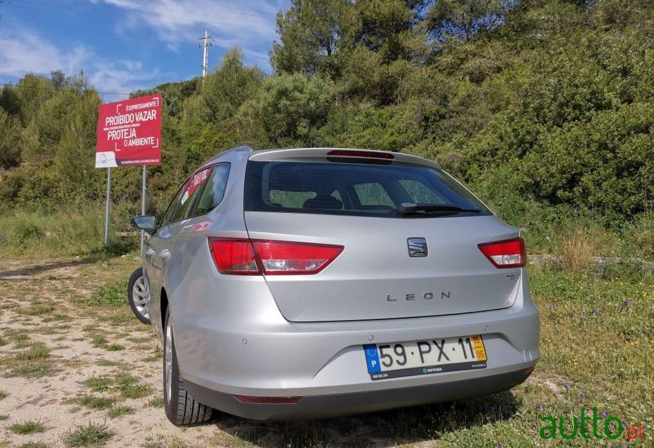 2015' SEAT Leon St photo #2