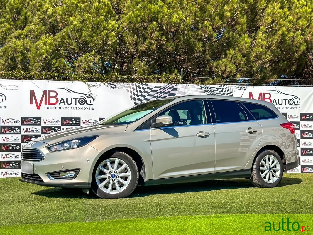 2017' Ford Focus photo #2