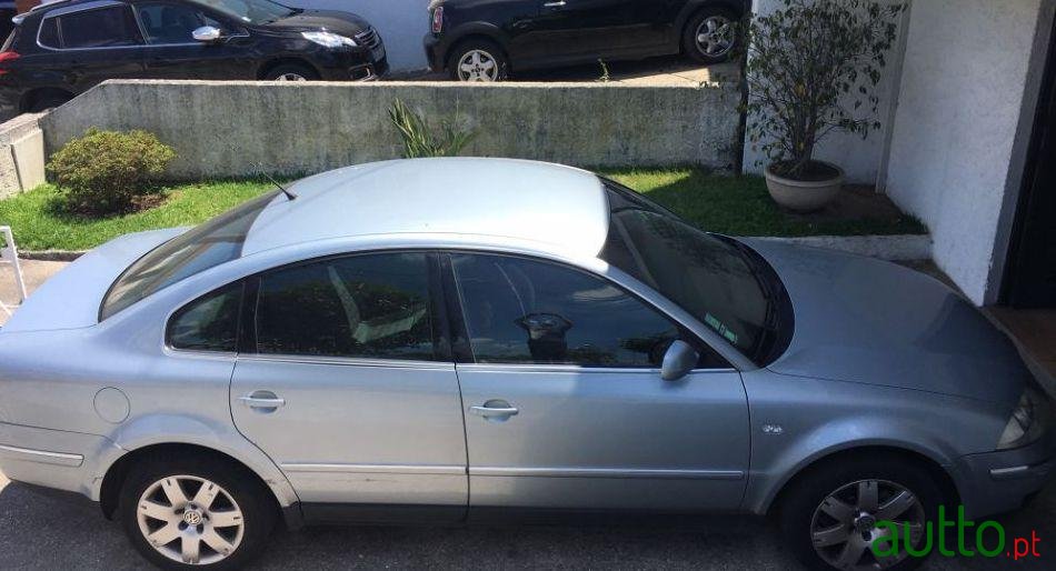 2003' Volkswagen Passat photo #3