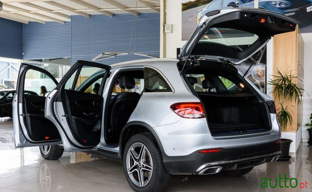 2020' Mercedes-Benz GLC 300 De 4Matic photo #4