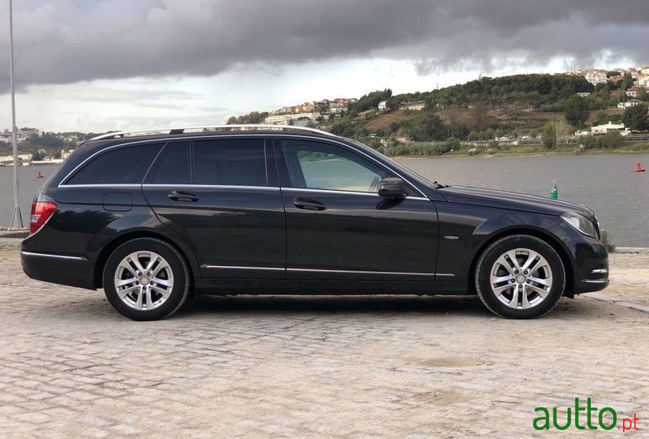 2011' Mercedes-Benz C-180 photo #3