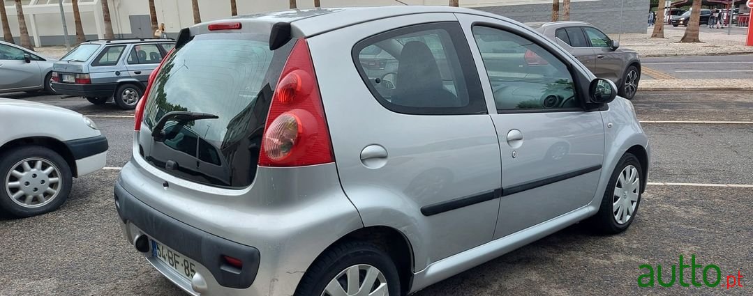 2006' Peugeot 107 photo #3