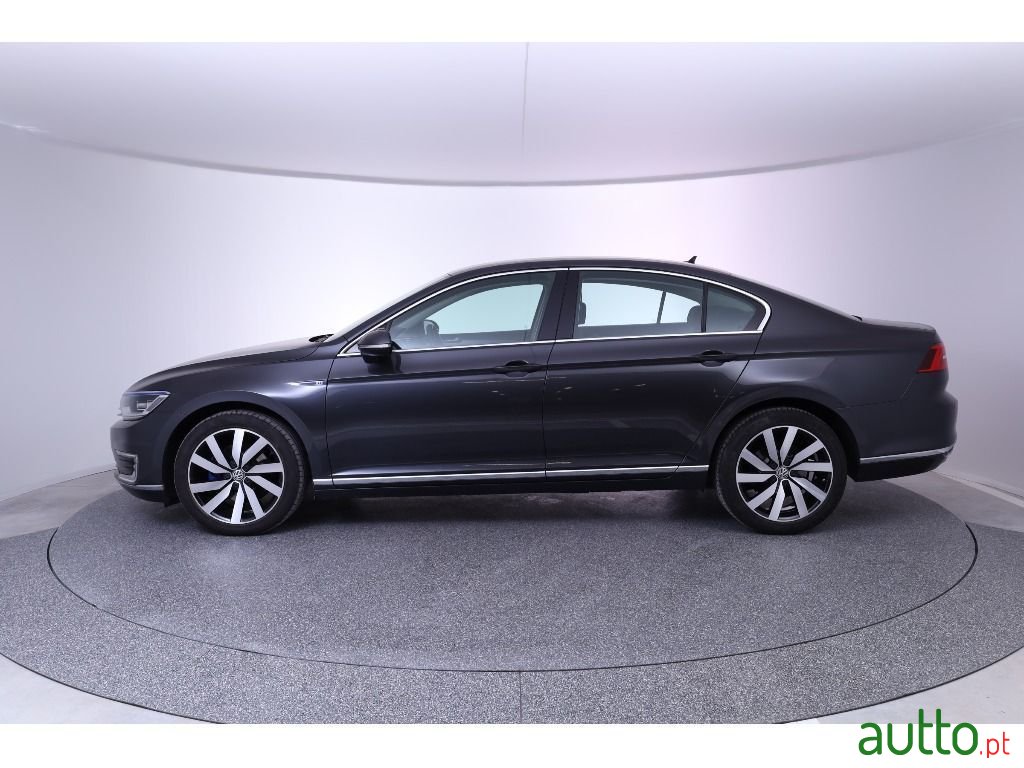2018' Volkswagen Passat photo #3