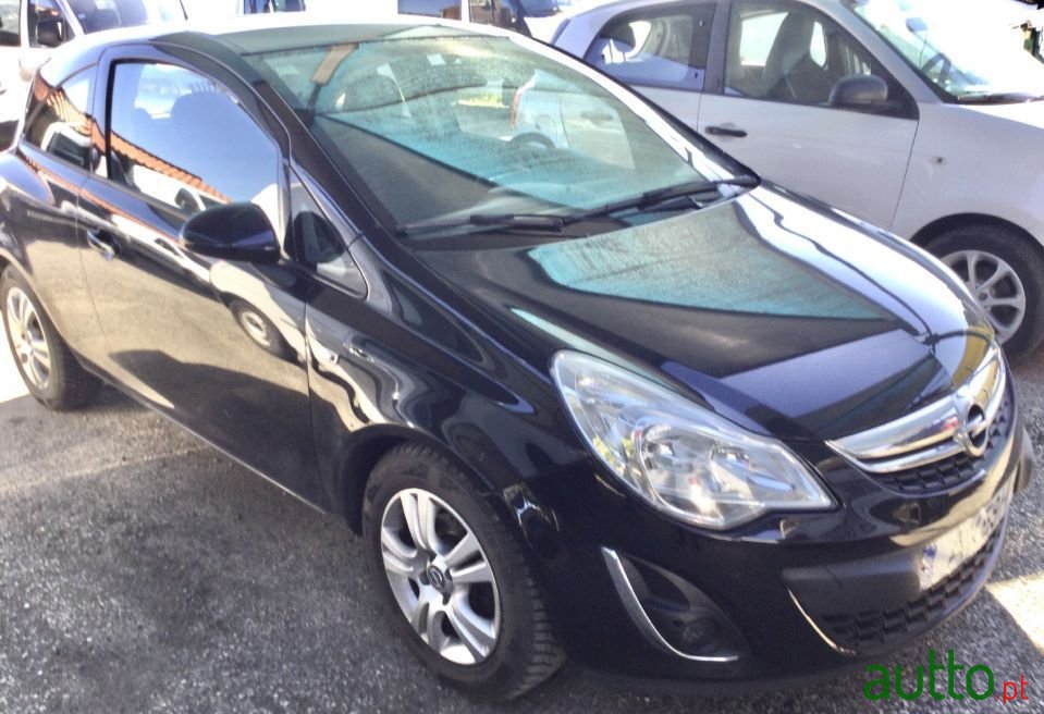 2012' Opel Corsa photo #2