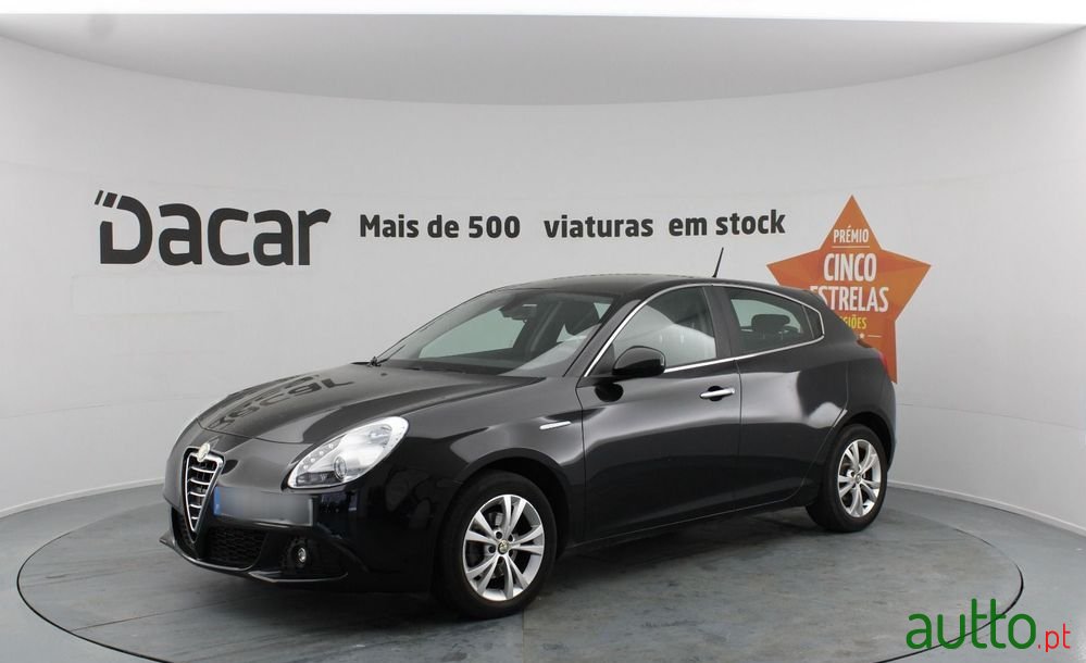 2011' Alfa Romeo Giulietta photo #3