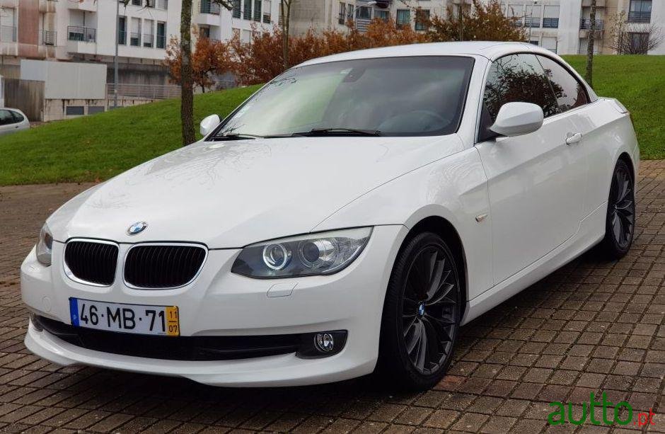 2011' BMW 320 Cabrio Lci Sport photo #1