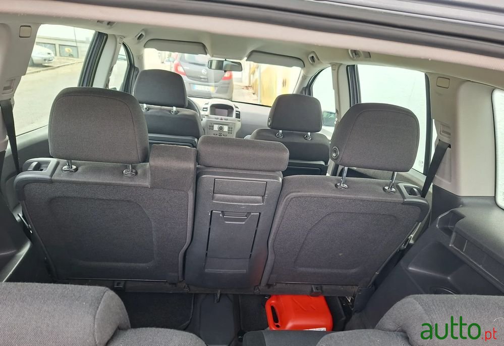 2005' Opel Zafira photo #5