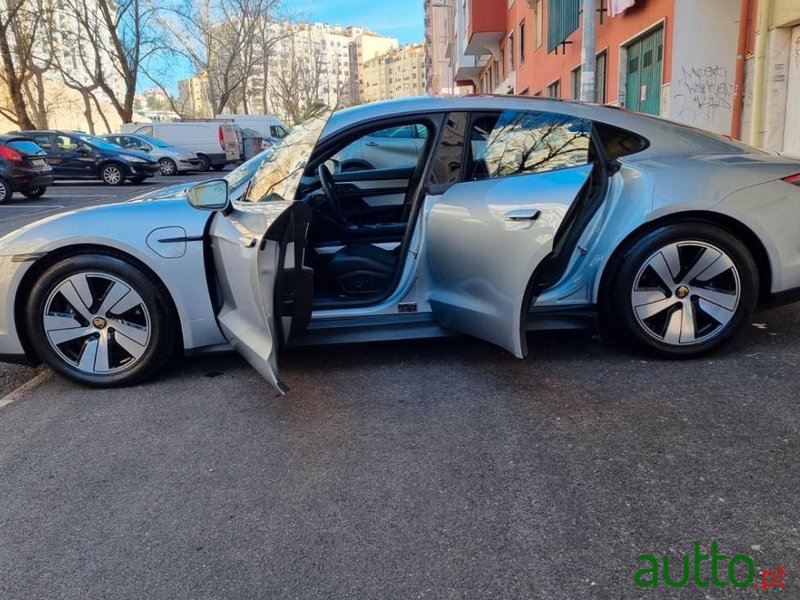 2021' Porsche Taycan photo #5