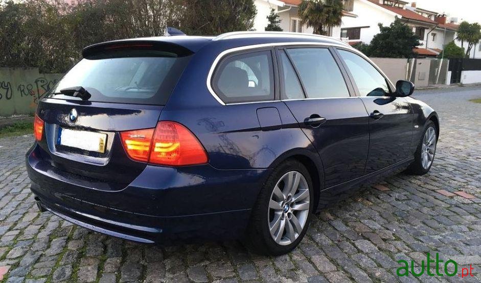 2010' BMW 318 photo #1