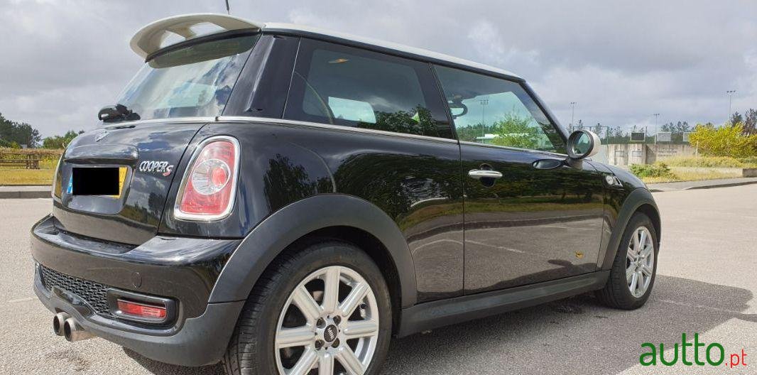 2011' MINI Cooper S photo #1