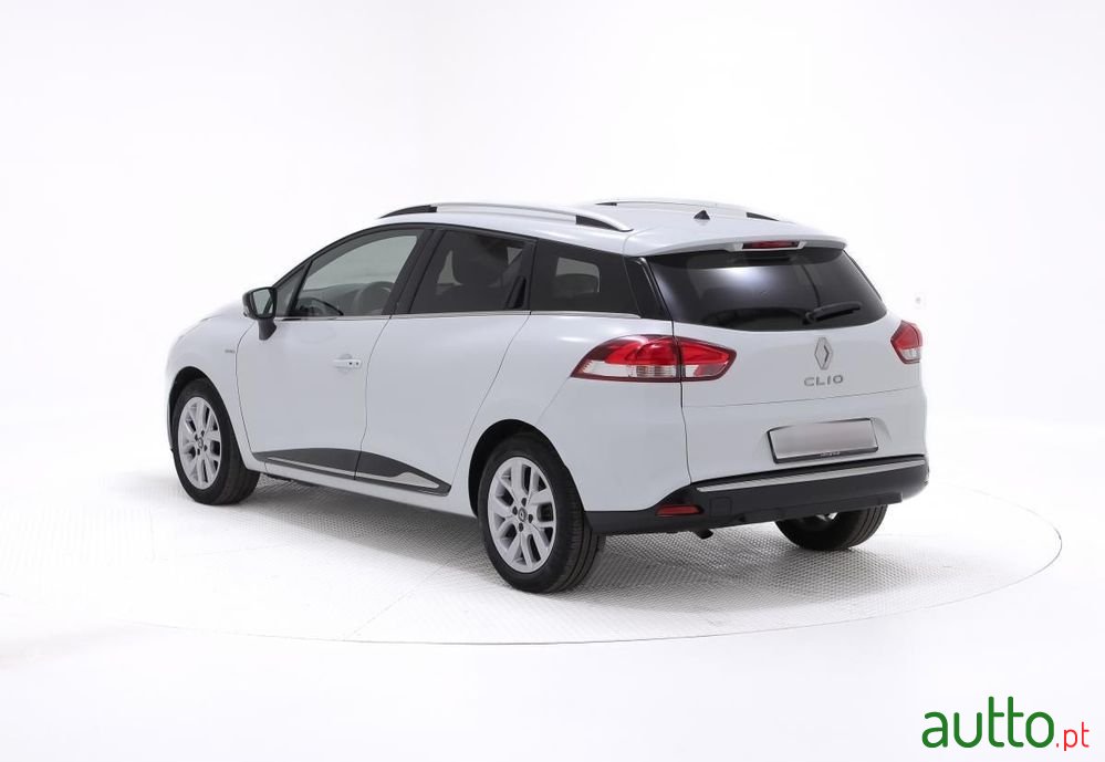 2021' Renault Clio Sport Tourer photo #4