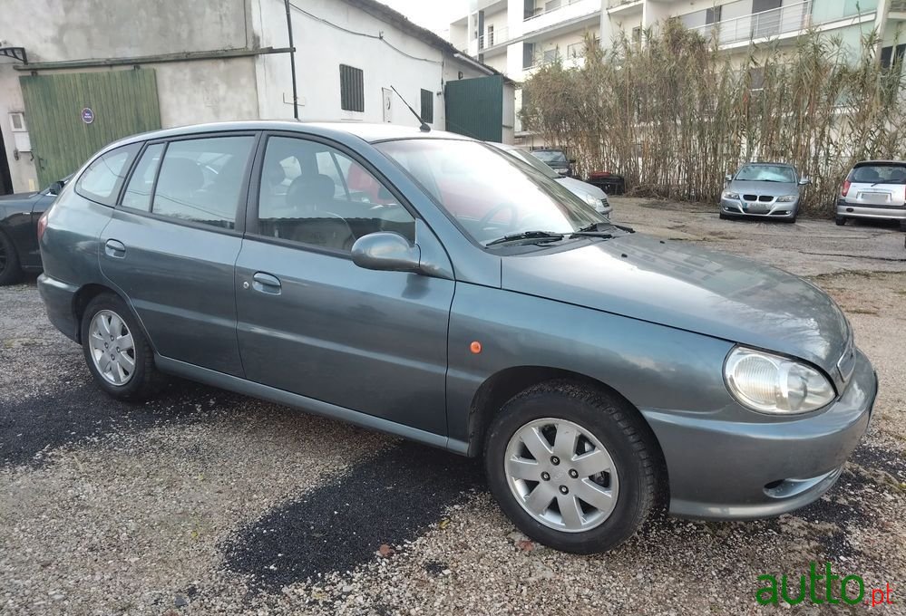 2002' Kia Rio Sw photo #5