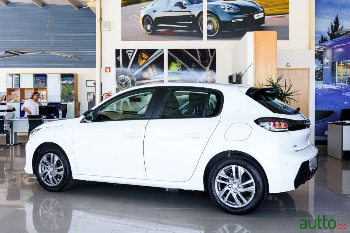 2022' Peugeot 208 photo #3