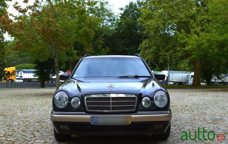 1997' Mercedes-Benz E 300 Td Classic photo #2