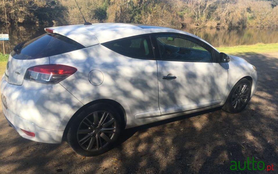 2010' Renault Megane Coupe photo #4
