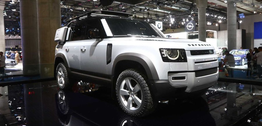 2020 Land Rover Defender Debuts With New Tech, Old Charm
