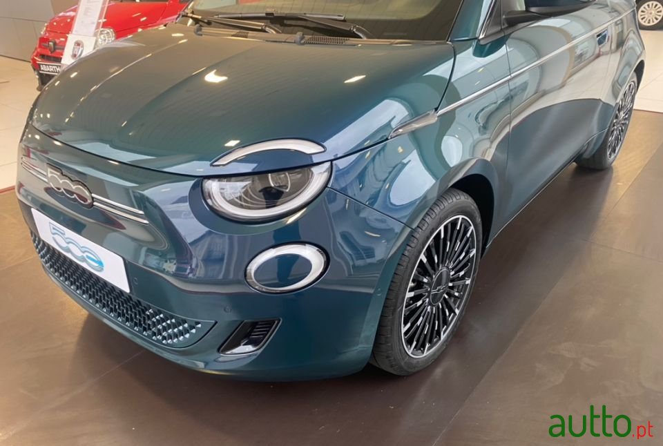 2022' Fiat 500E photo #5