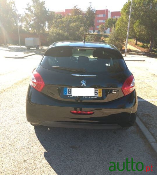 2013' Peugeot 208 photo #6