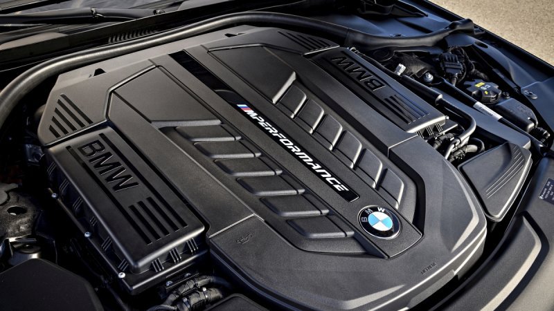 BMW plans to keep its V12 around up through 2023