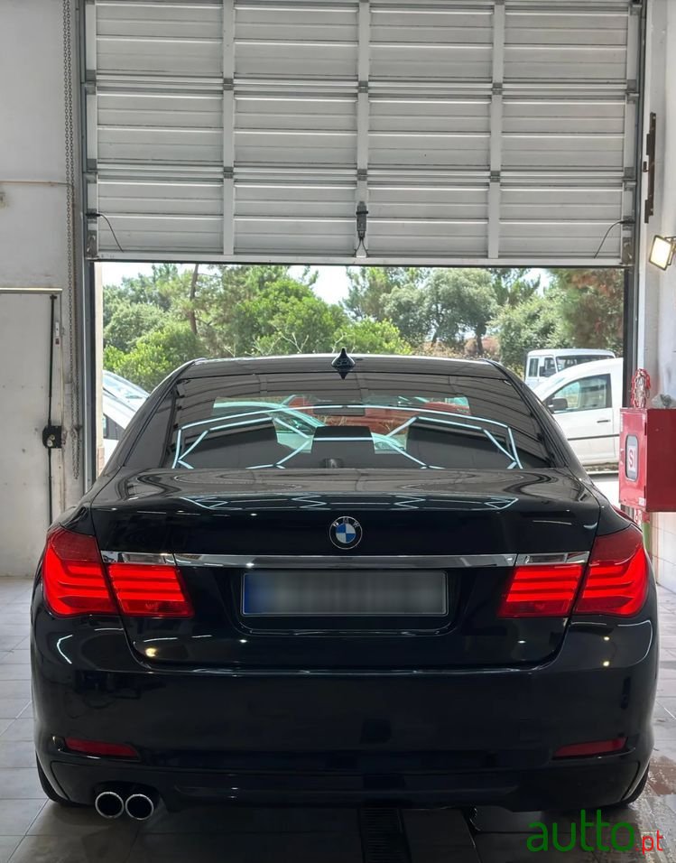 2011' BMW 730 D photo #1