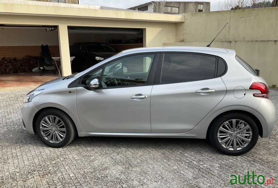 2017' Peugeot 208 photo #6