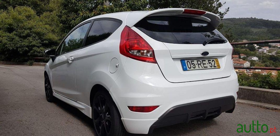 2012' Ford Fiesta photo #2