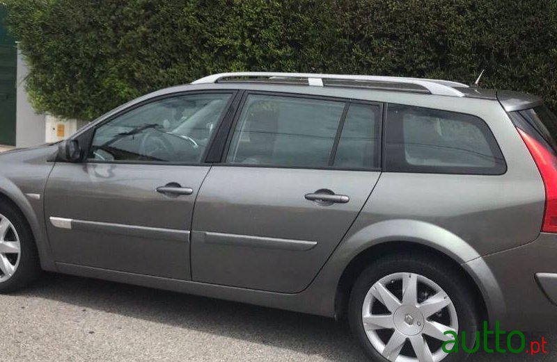 2004' Renault Megane Break photo #2